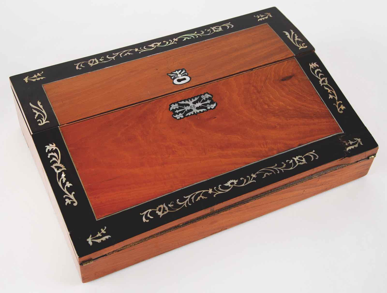 The writing desk closed